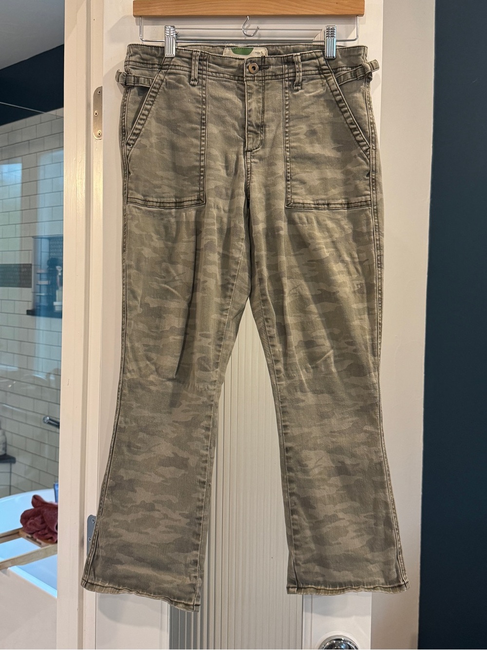 Anthropologie Camo Crop Pants Size 28